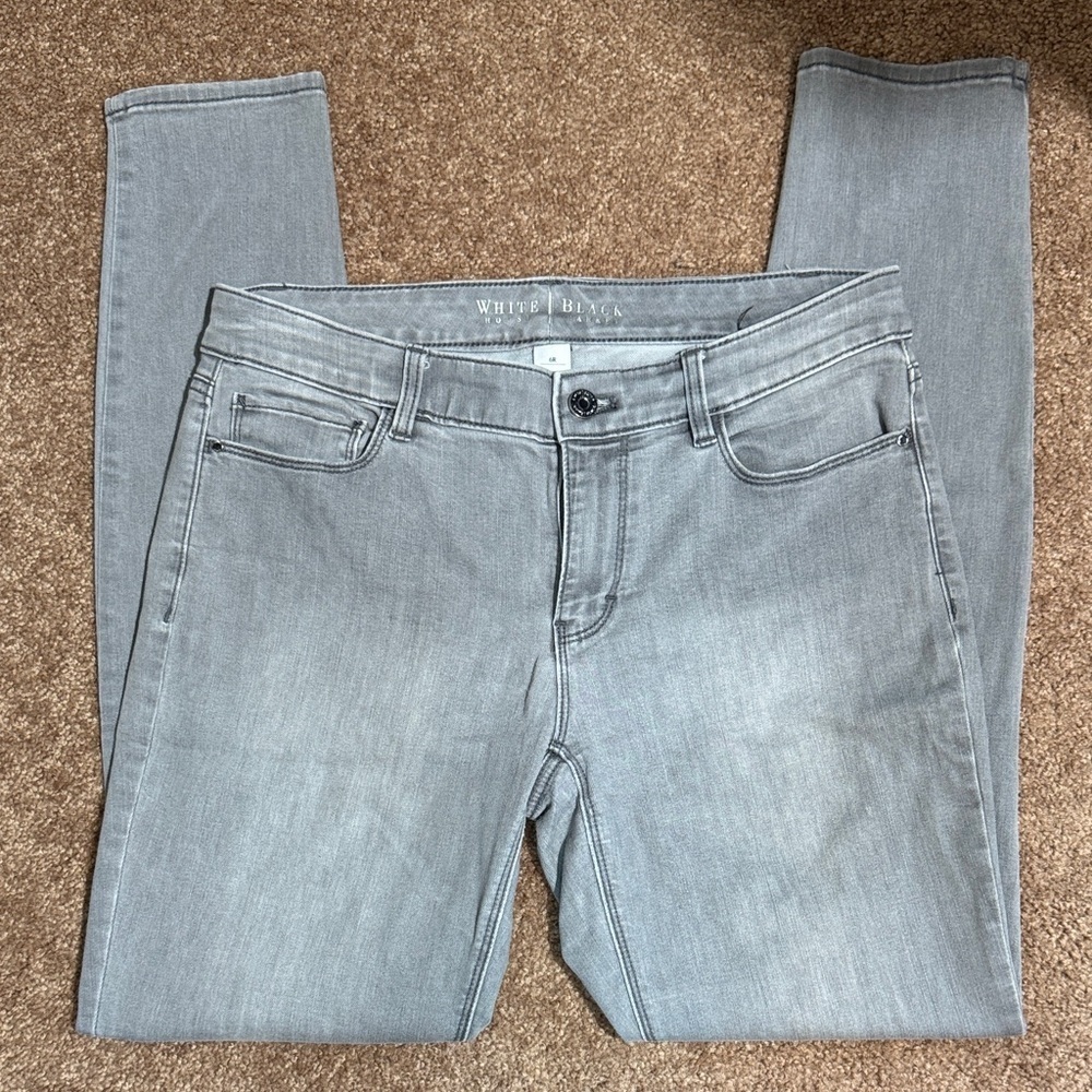 EUC White House Black Market Light Gray Skinny Jeans